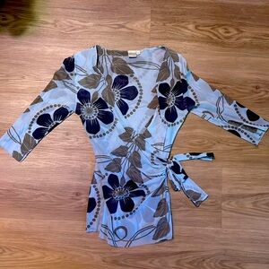 Floral Mesh Form Fitting Wrap Top